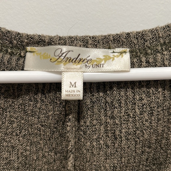 Andree by Unit womens Army Green cold shoulder Sweater size Med - Picture 2 of 4